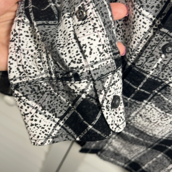 Diesel Long Sleeve Plaid Rayon Viscose Button Down Shirt Size XL Black & White - Picture 6 of 10